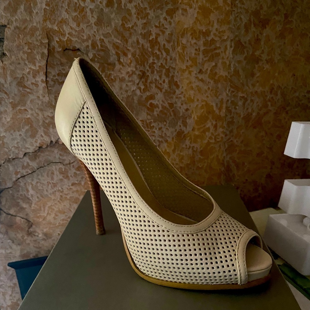 Apt 9 peep toe heels
